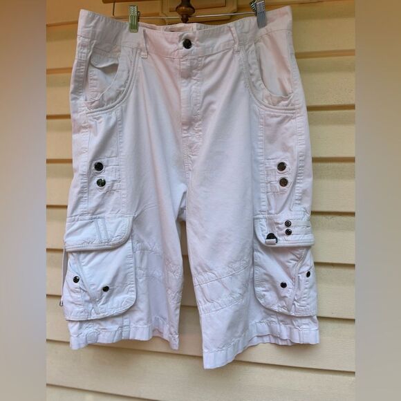 GS115 Jeans white knee length shorts, front zipper, pockets, snaps, flaps, 36 - Picture 1 of 10